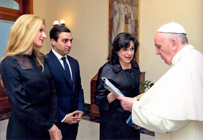 Elizabeth Bettina with Pope Francesco